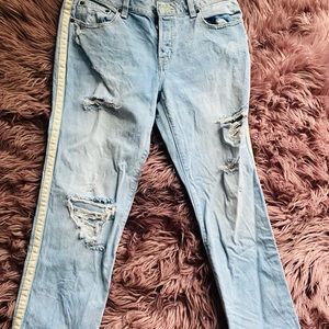 Abercrombie women’s ripped light denim jeans